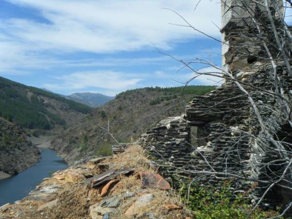 La iglesia del pueblo abandonado de El Vado