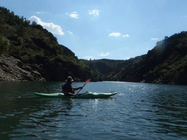 Kayak en el embalse de El Vado