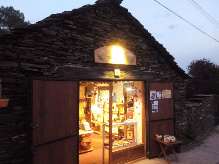 tienda de artesanía en campillo de ranas
