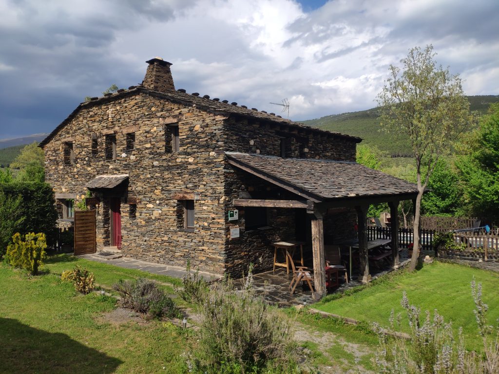 casas de pizarra negra en guadalajara